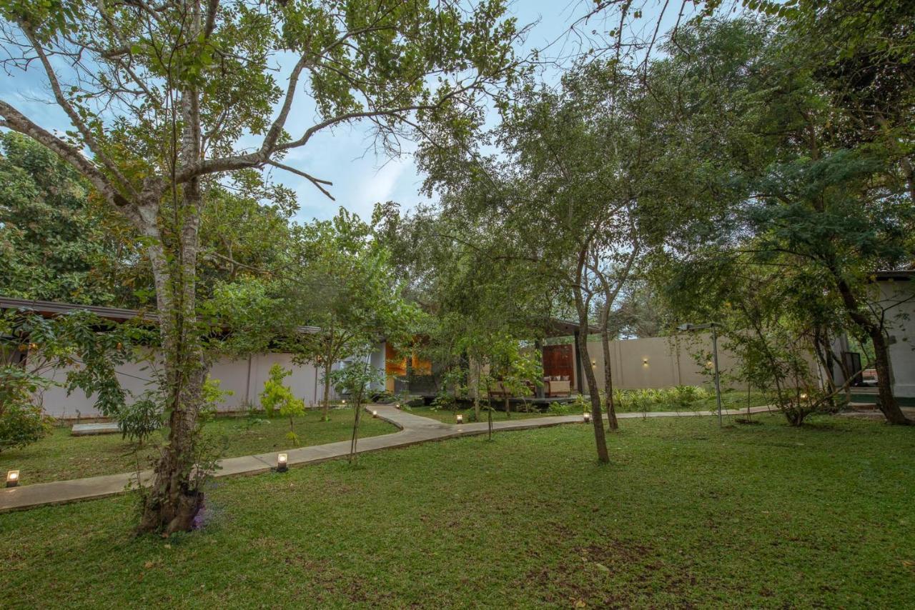 Atha Resort Sigiriya Exteriér fotografie The park