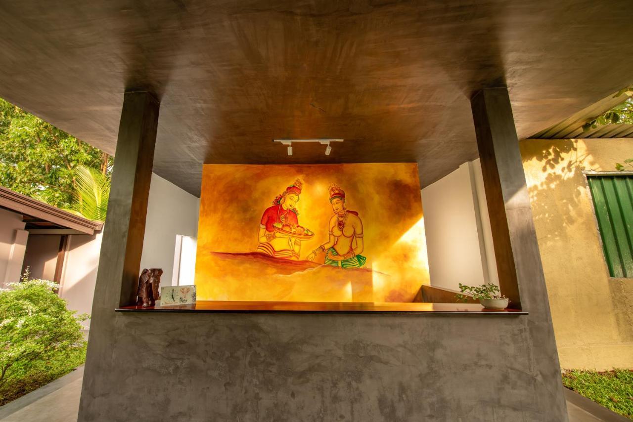 Atha Resort Sigiriya Exteriér fotografie The interior of the temple