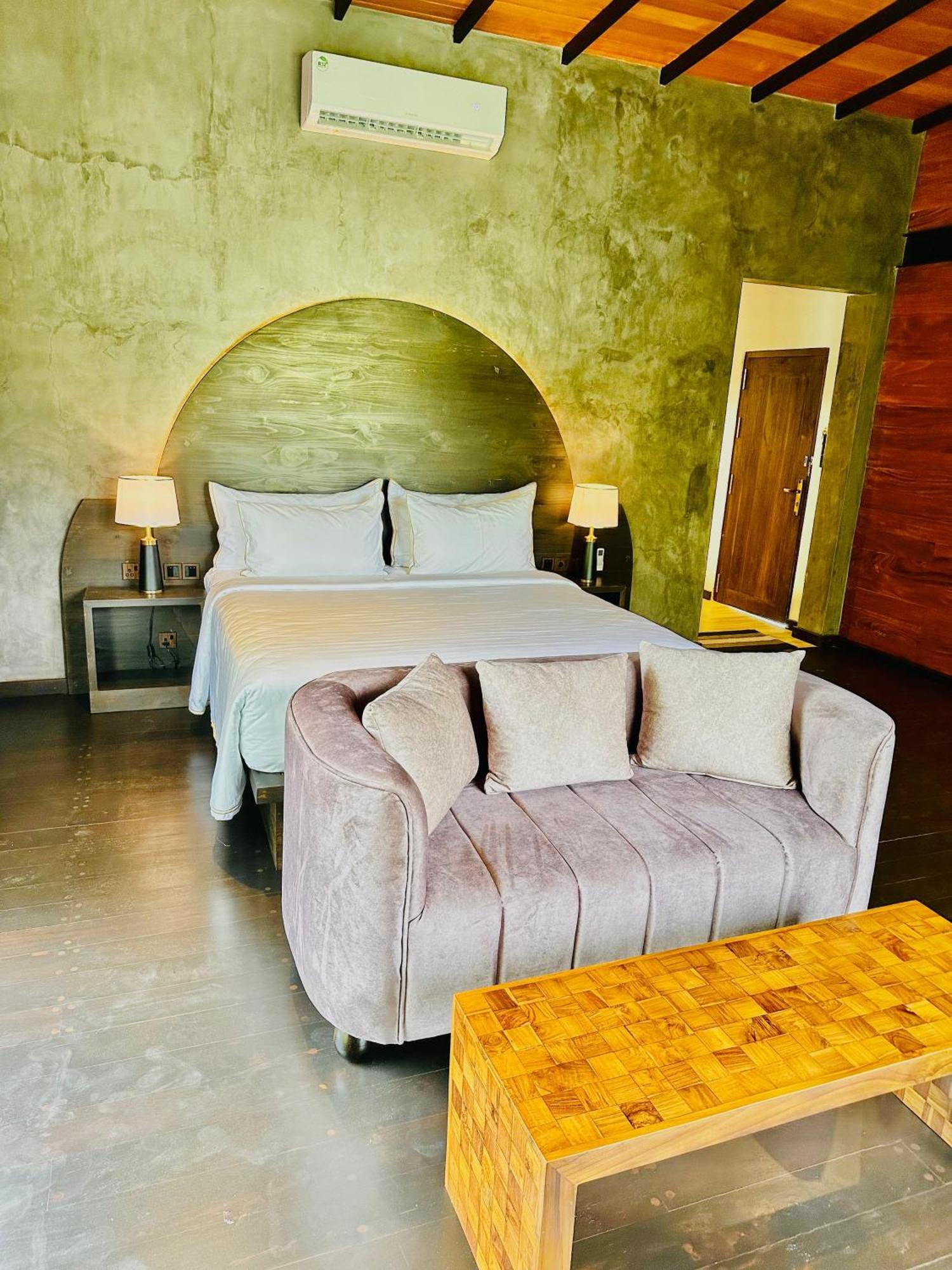 Atha Resort Sigiriya Exteriér fotografie A bedroom at the hotel